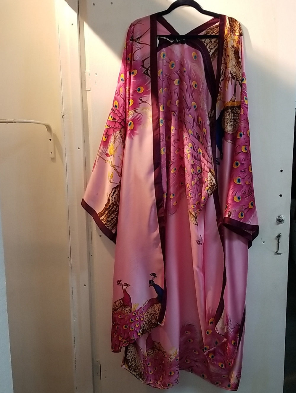 Silk-Feel Pink Peacock Print Kimono Robe